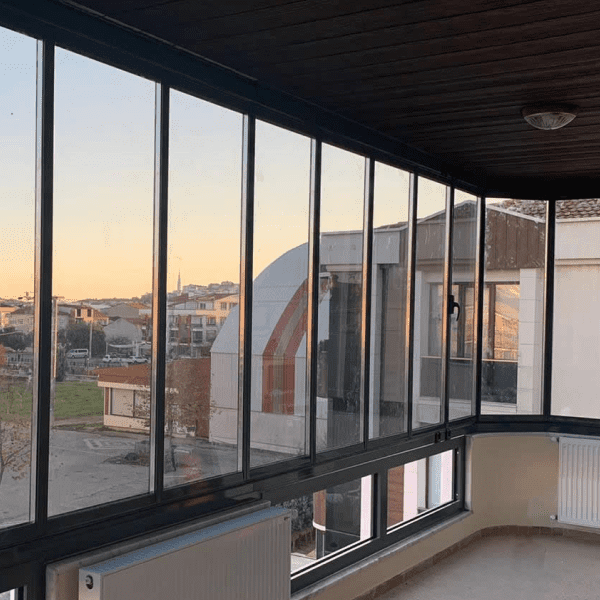 Cam Balkon Sistemleri: Yaşam Alanlarınıza Konfor ve Estetik Katın